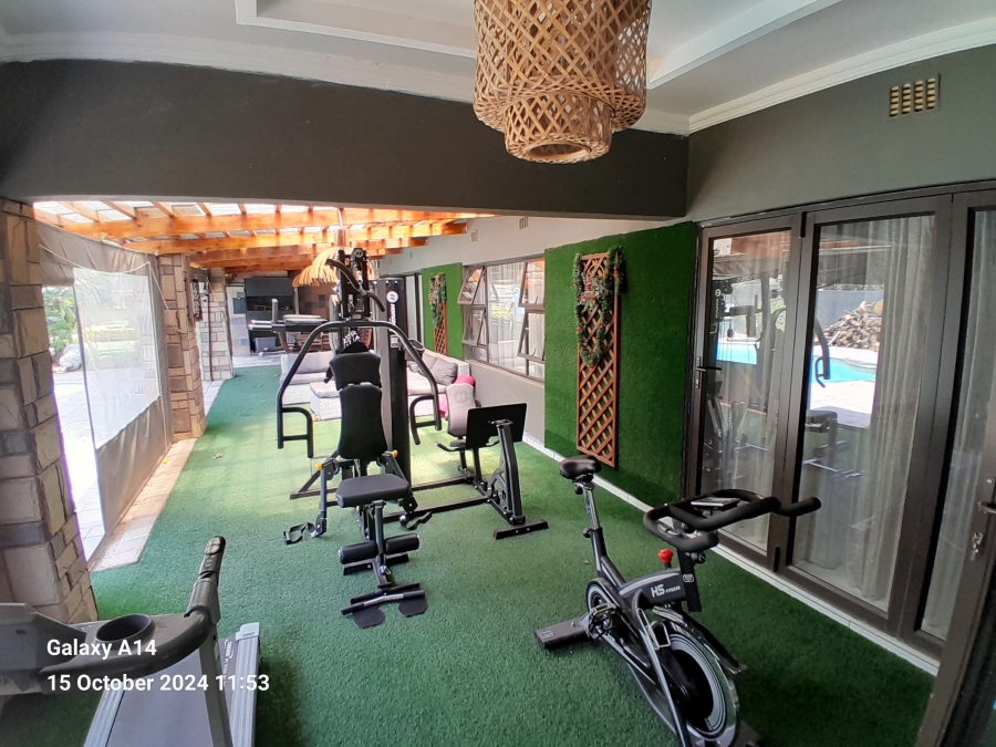 6 Bedroom Property for Sale in Protea Park North West